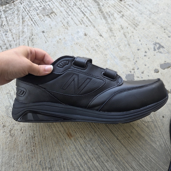 Black New Balance Velcro Sneakers - Picture 4 of 5